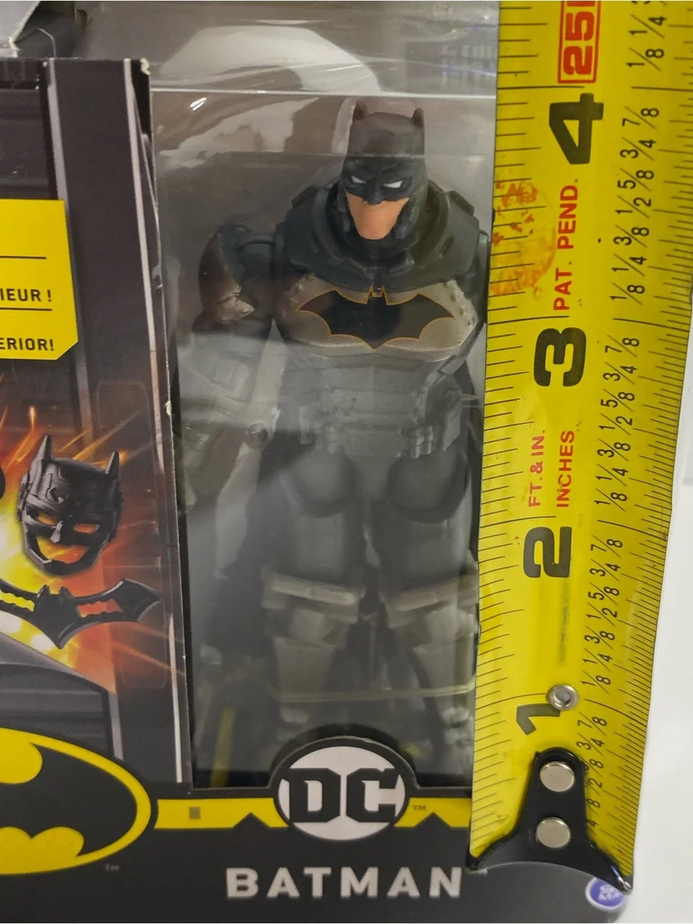 DC BATMAN FIGURE